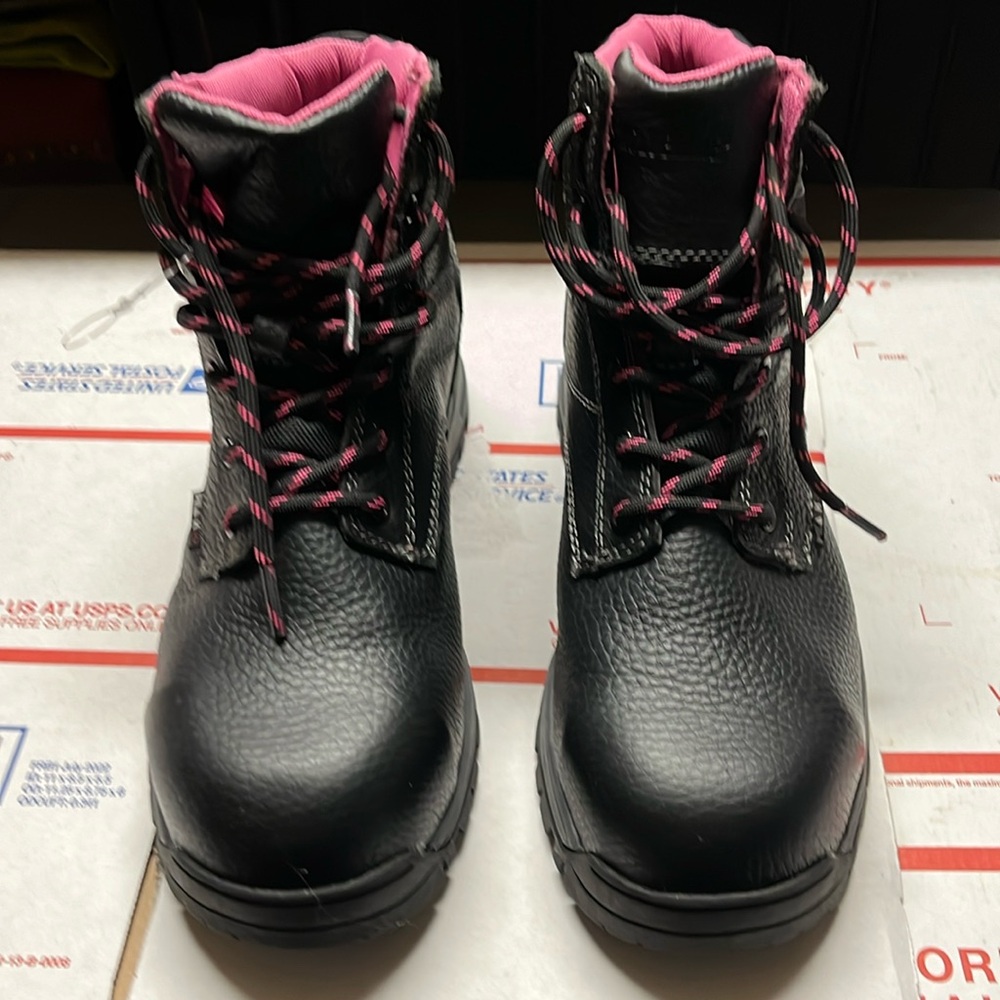 Wolverine women’s boots, leather,  lace up composite toe black New